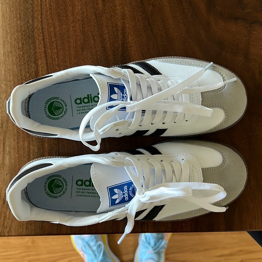 Women’s 7.5 Adidas Samba